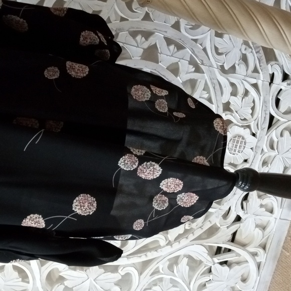 daniel rain Women's XL Hydrangea Black Floral Pink Light Yellow Flowing Blouse - Picture 12 of 17